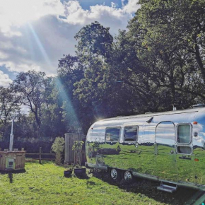 Airstream, vintage American caravan & Hottub